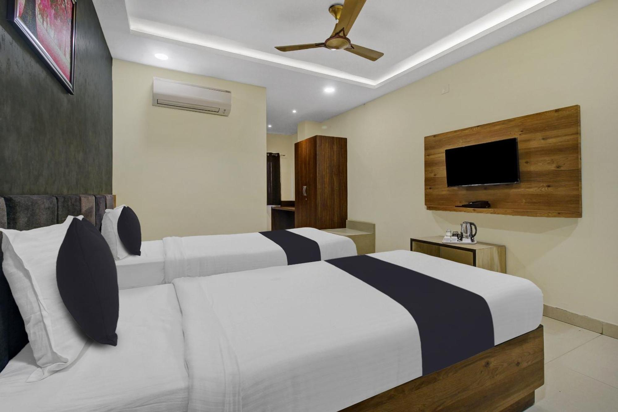 Collection O Hotel Swagath Pride Mancherāl Exterior foto