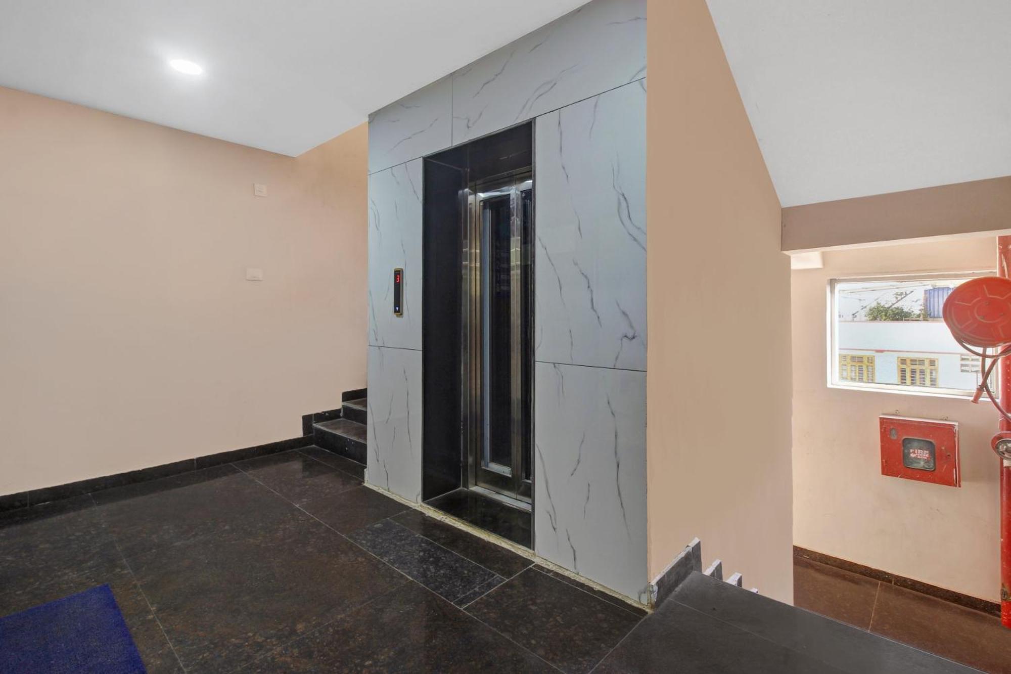 Collection O Hotel Swagath Pride Mancherāl Exterior foto